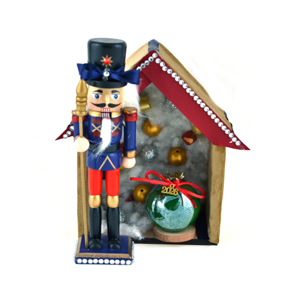 Εικόνα της NUTCRACKER WITH POMEGRANATE
